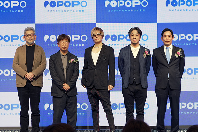 『POPOPO』会見に登壇する庵野秀明、川上量生、GACKT、ひろゆき、矢倉純之介の集合写真