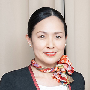 京阪電車プレミアムカーで車内アテンダントとして働く本橋良子さん（仮名）