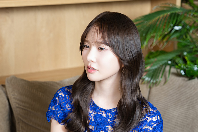 インタビューに答える加藤史帆さん
