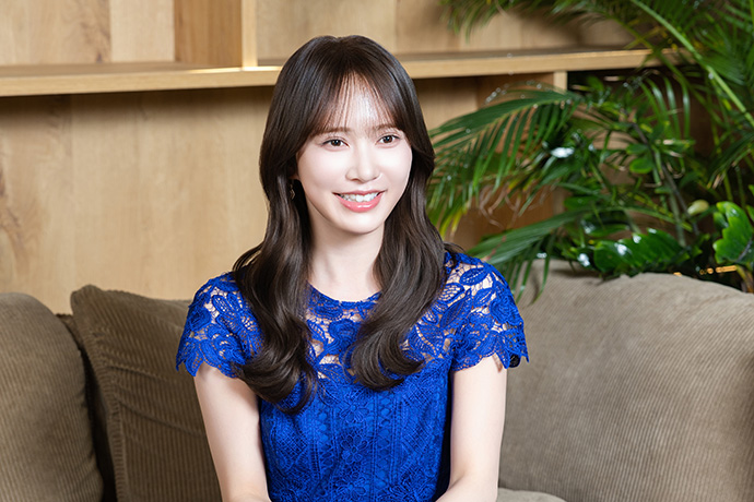 インタビューに答える加藤史帆さん