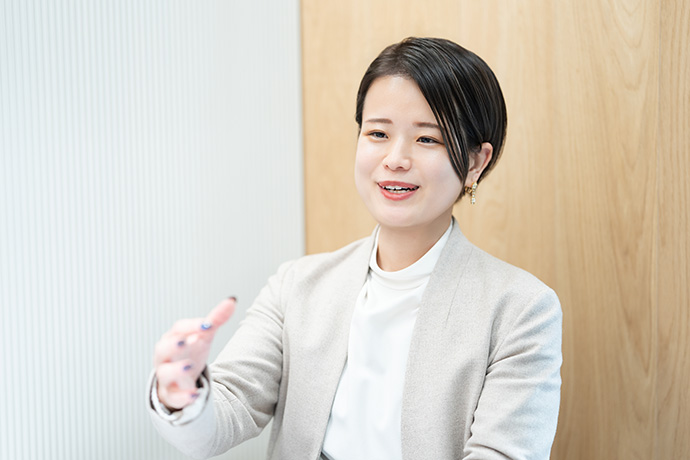 インタビューに答える株式会社DSK代表取締役社長の篠田美穂さん