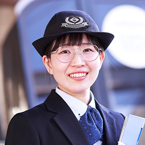 横浜市交通局で地下鉄運輸職員（助役）として働く山下千奈さん（仮名）