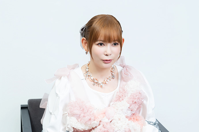 インタビューに答える中川翔子さん