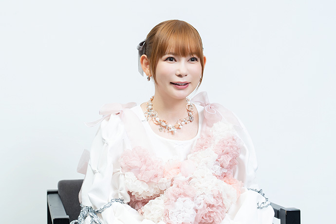 インタビューに答える中川翔子さん