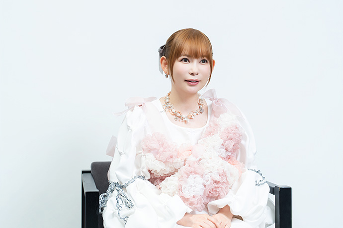インタビューに答える中川翔子さん