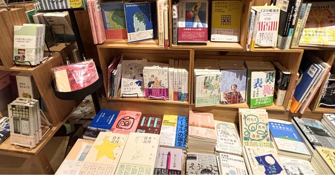 「BONUS TRACK（ボーナストラック）」内にある「本屋B&B」の様子