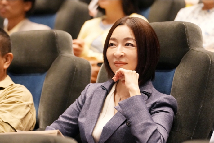 真矢ミキさん 映画『免許返納!?』劇中画像