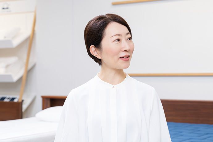 インタビューに答えるエアウィーヴでスリープカウンセラーとして働くTさん