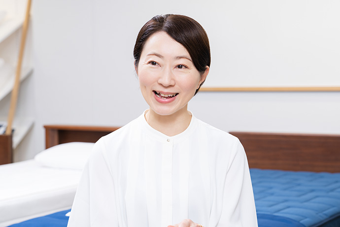 インタビューに答えるエアウィーヴでスリープカウンセラーとして働くTさん
