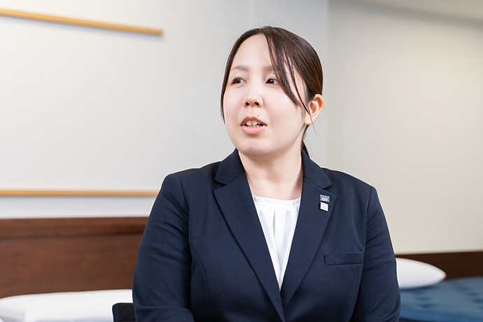 インタビューに答えるエアウィーヴでスリープカウンセラーとして働くAさん