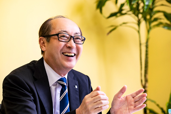 インタビューに答える株式会社サイゼリヤ代表取締役社長の松谷秀治さん