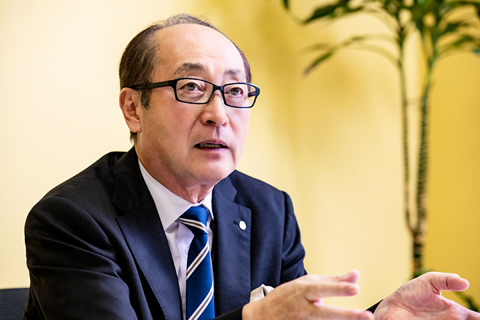 インタビューに答える株式会社サイゼリヤ代表取締役社長の松谷秀治さん